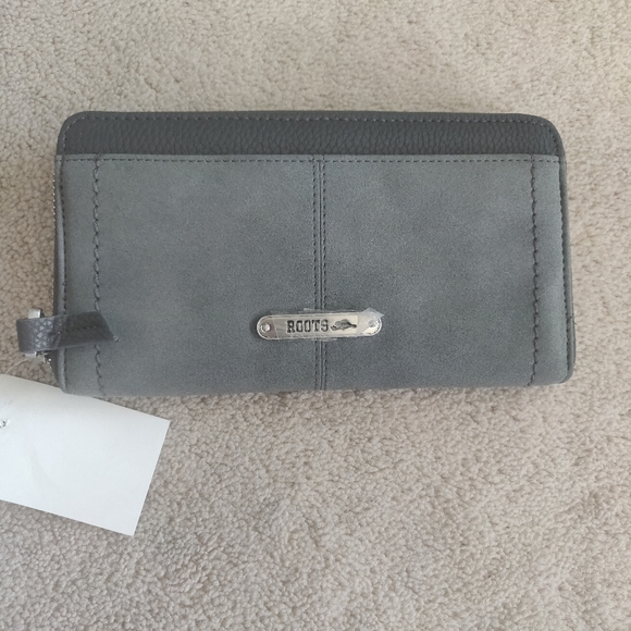 Roots Wallet - Picture 1 of 2